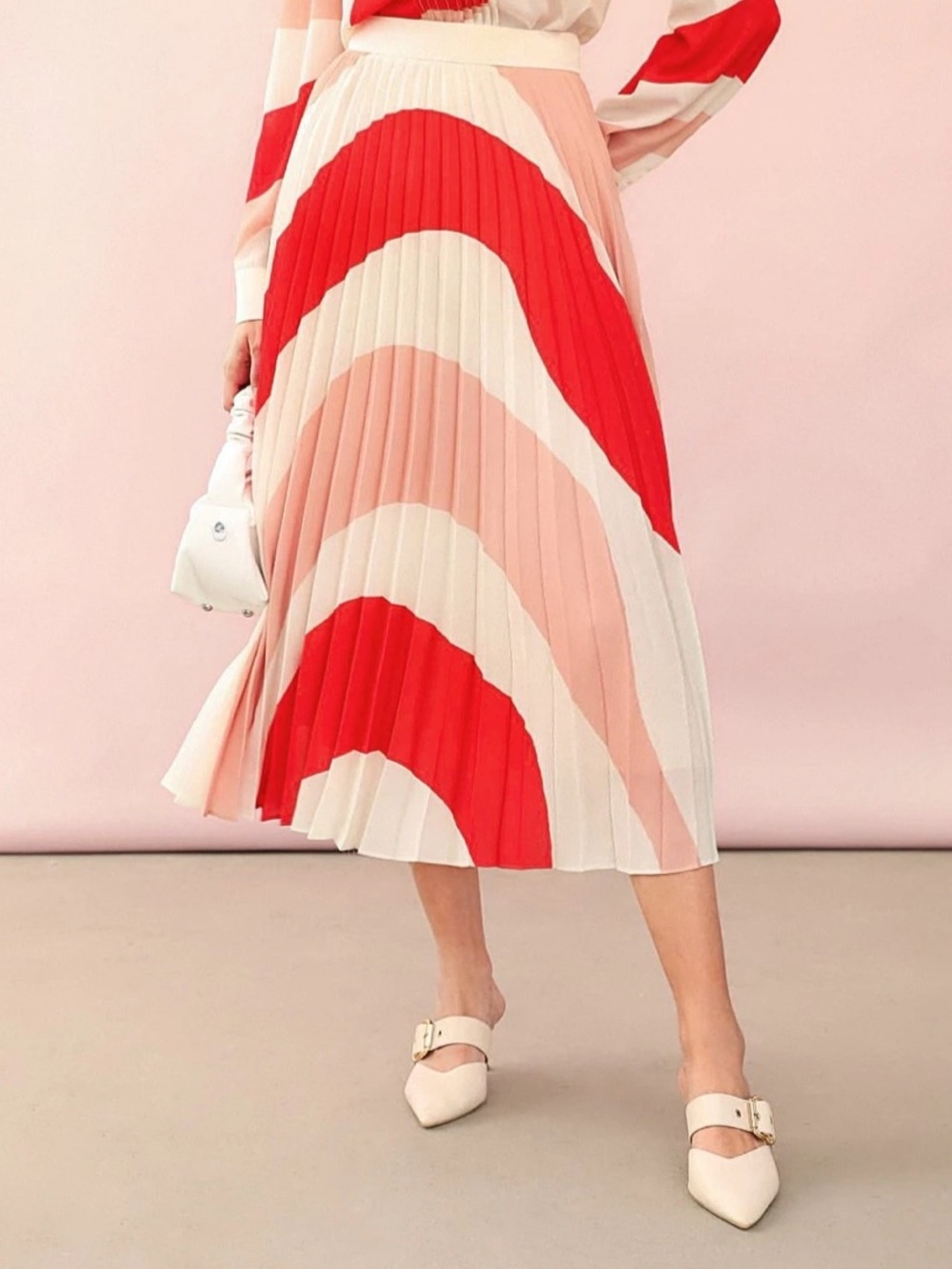 Pleated Wave-Print Midi Skirt in Red and Pink